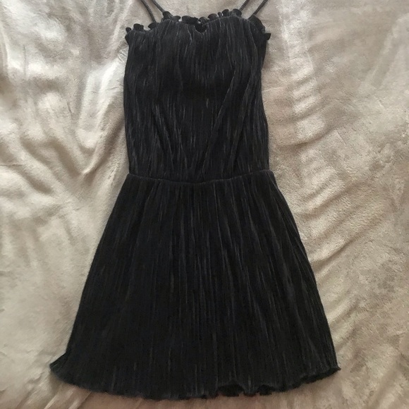 Alexis Flirty Black Mini Dress Size M - Picture 3 of 6